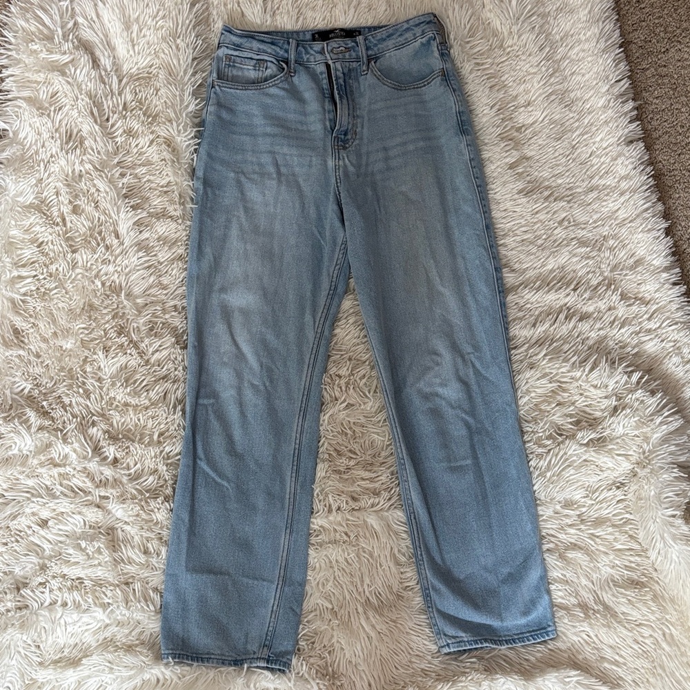 Hollister’s size 3long light wash jeans